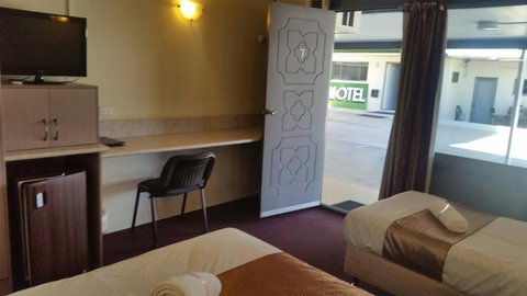 Biloela Centre Motel & Steakhouse Restaurant - Accommodation Batemans Bay 2