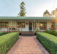 Birds 'n' Bloom Cottages - Accommodation Batemans Bay