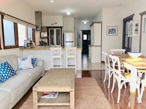 Bluey's - Accommodation Batemans Bay 0