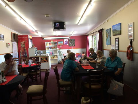 Bluff Hotel - Accommodation Batemans Bay 1