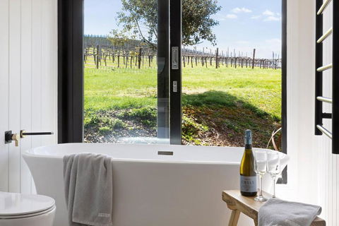 The Lodge By Mt Bellevue - Accommodation Batemans Bay 3