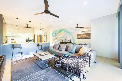 ZEN ARCTIC Luxury 2-Story T/House + Pool & Markets - Accommodation Batemans Bay 1