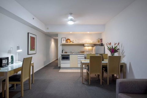 ZEN CITY & SEA Executive 1-BR Suite In Darwin CBD - Accommodation Batemans Bay 0