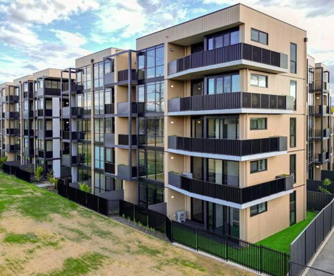 ZMITH Apartment - BROOKE, - Near AIS, GIO Stadium, UC, & Nth - Canberra Hospital - Accommodation Batemans Bay 2