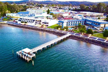 Zorba Waterfront Motel with Accommodation Batemans Bay