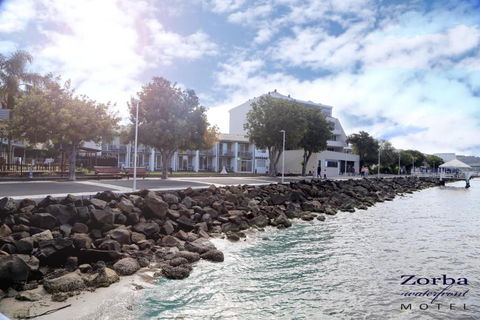 Zorba Waterfront Motel - Accommodation Batemans Bay 2
