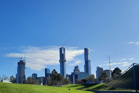 Guided Walking Tour Of Melbourne Yarra River - Accommodation Batemans Bay 2