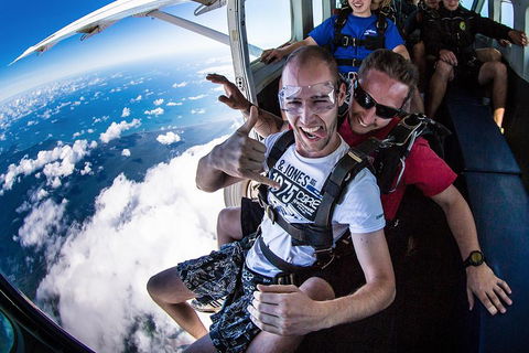 Reef And Rainforest Tandem Sky Dive In Cairns - Accommodation Batemans Bay 2